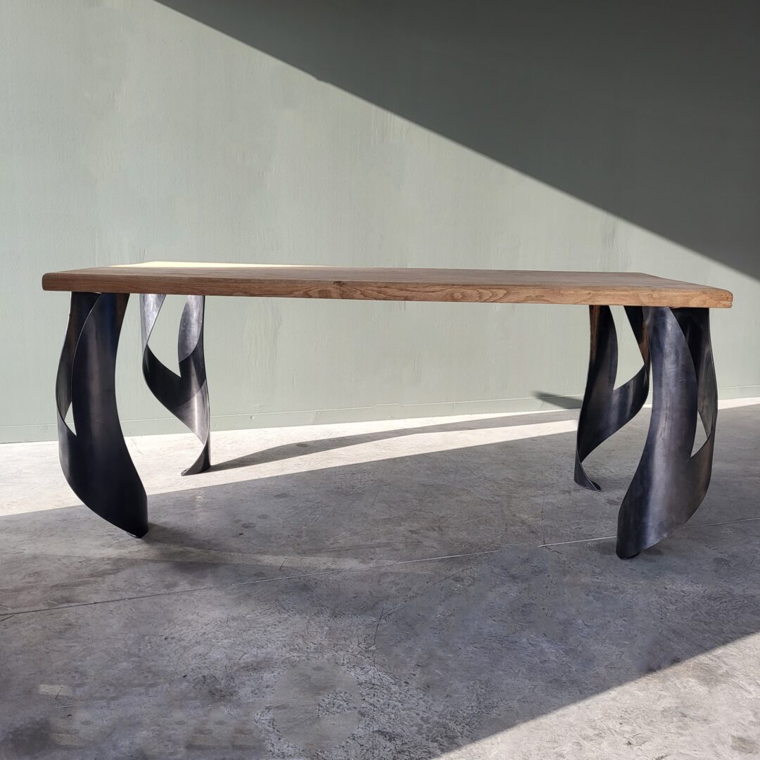 Table The Bend M